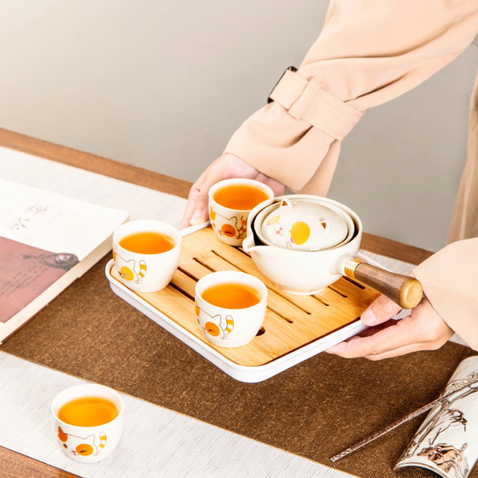 Maneki Neko 360-Degree Rotating Tea Set with Tea Tray